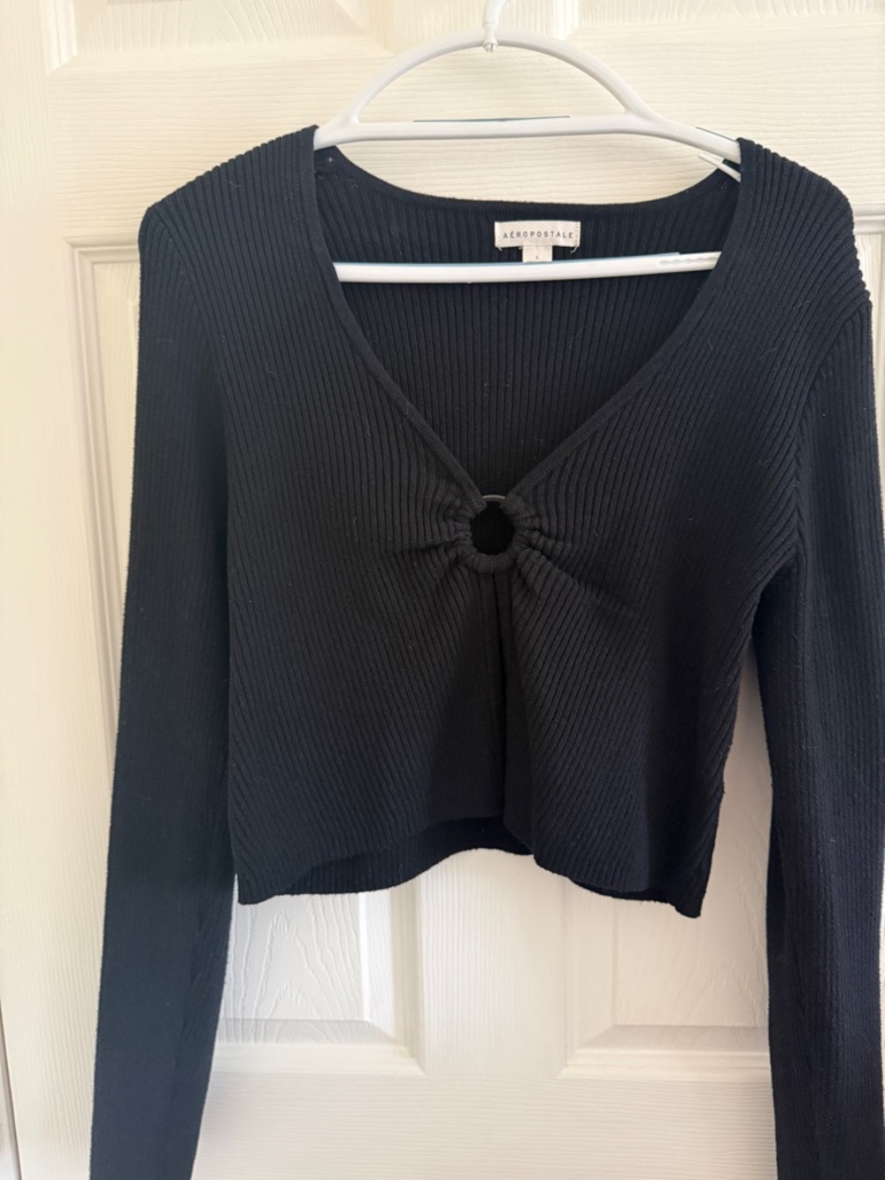 Aeropostale Black Ribbed Long-Sleeve Crop Top with Front Ring (Size L)